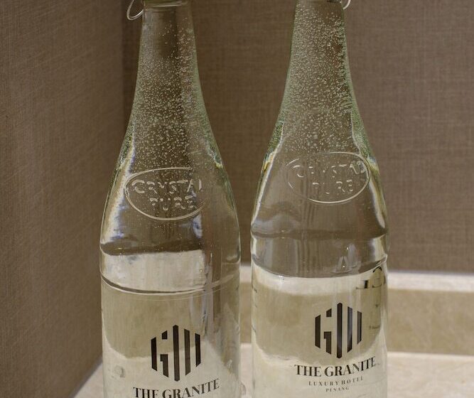 سوییت لوکس, The Granite Luxury