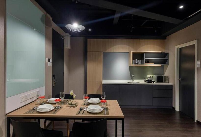 سوییت لوکس, The Granite Luxury