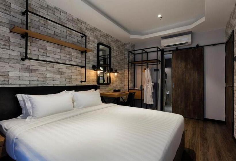 سوئیت کلاسیک, The Granite Luxury