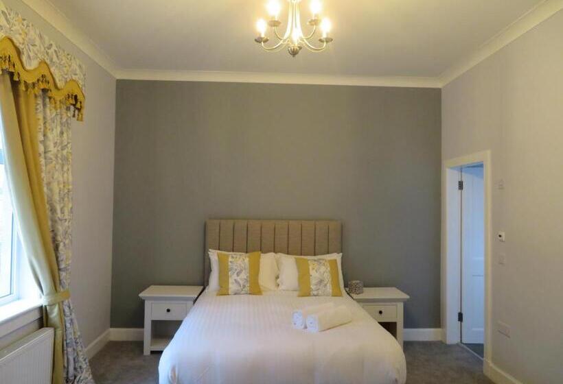 اتاق لوکس با تخت بزرگ, Craigievar Guest House