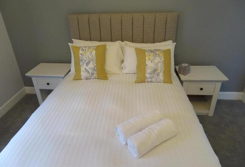 اتاق لوکس با تخت بزرگ, Craigievar Guest House