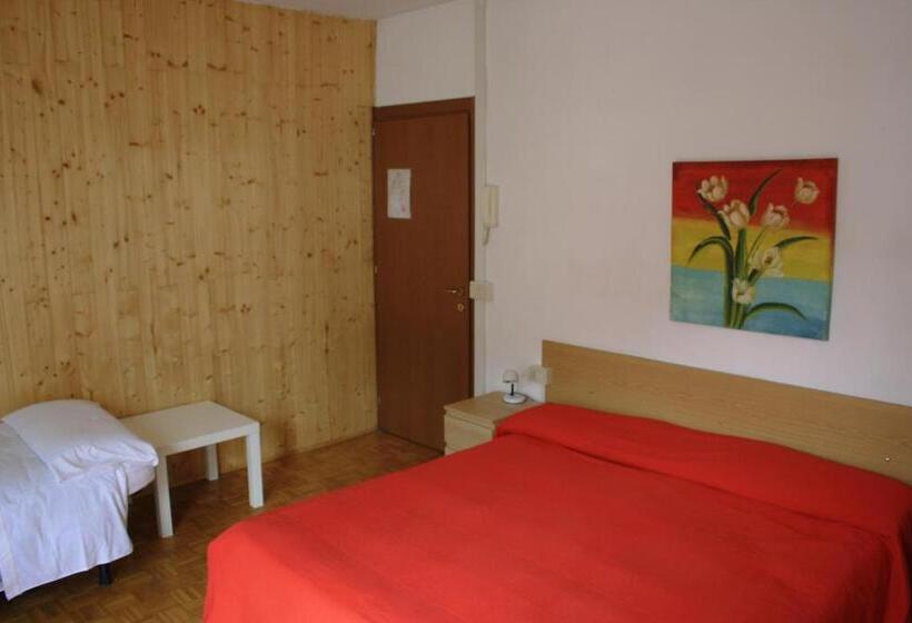 스탠다드 트리플 룸, Albergo Della Posta
