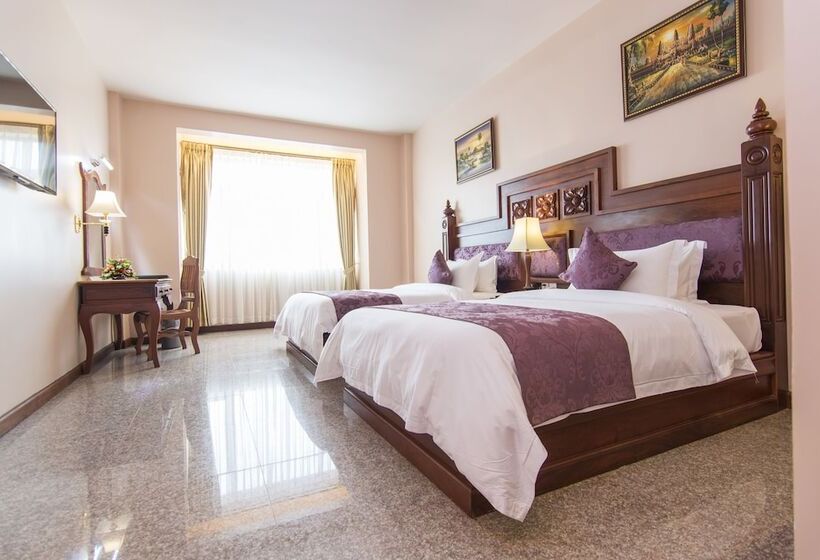 Номер Deluxe, Phnom Penh Era