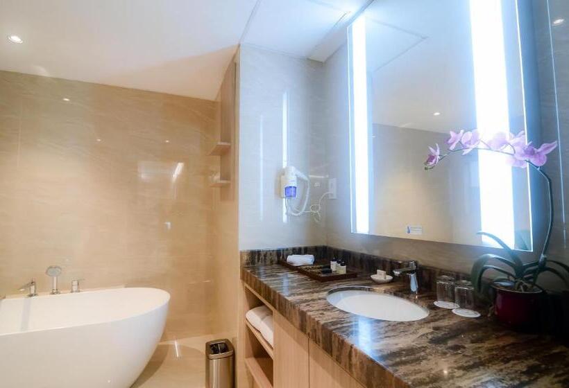 Suite, The Excelton