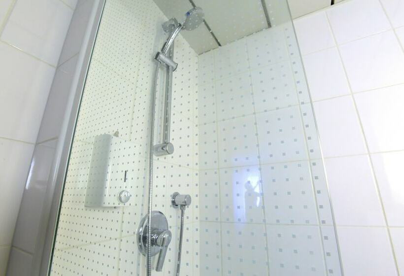 Номер Стандарт, Brit Hotel Calais