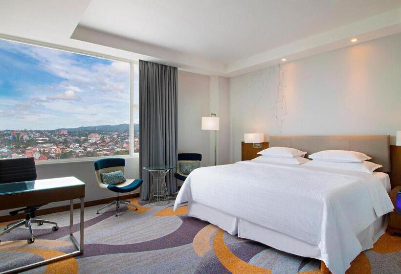 디럭스 스위트, Four Points By Sheraton Manado