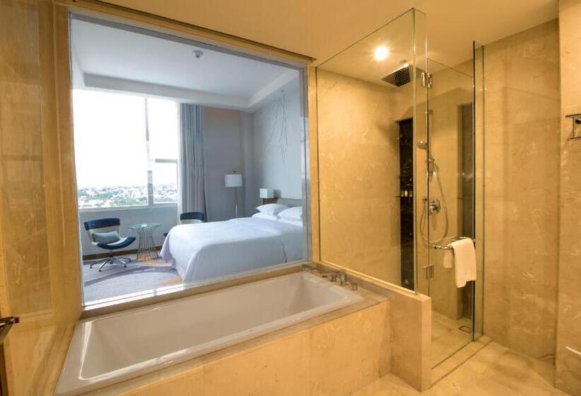 Deluxe Suite, Four Points By Sheraton Manado