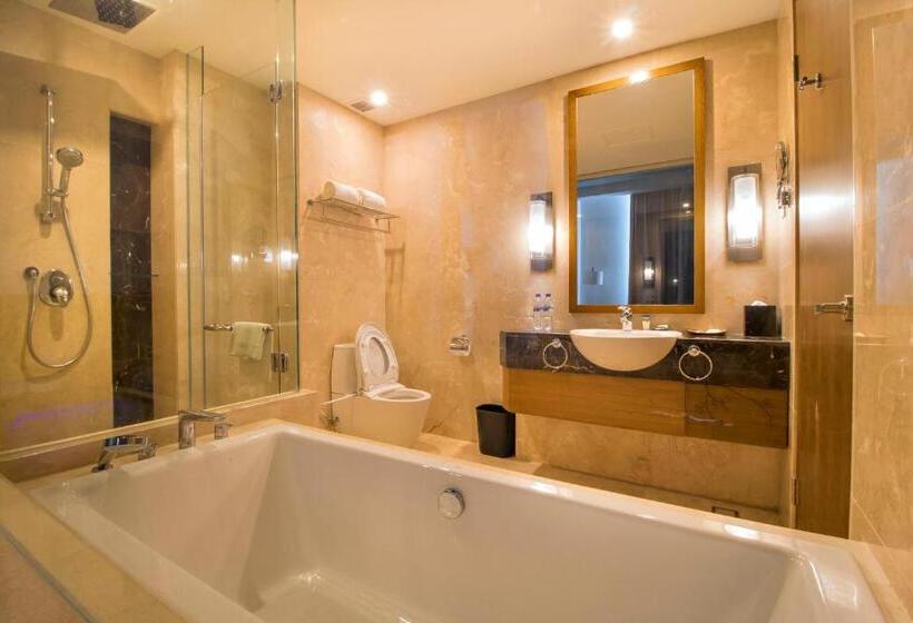 디럭스 스위트, Four Points By Sheraton Manado
