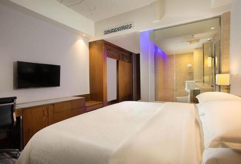 도시전망 디럭스룸 킹침대, Four Points By Sheraton Manado