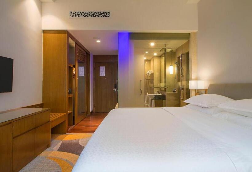 스탠다드 룸 킹사이즈 침대, Four Points By Sheraton Manado