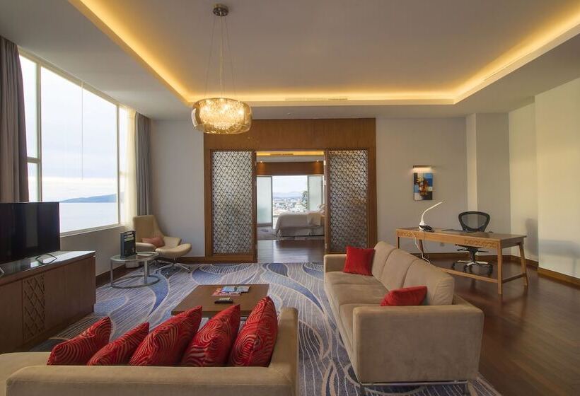 프레지덴셜 스위트, Four Points By Sheraton Manado