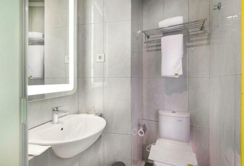 Номер Стандарт, Yello Hotel Manggarai