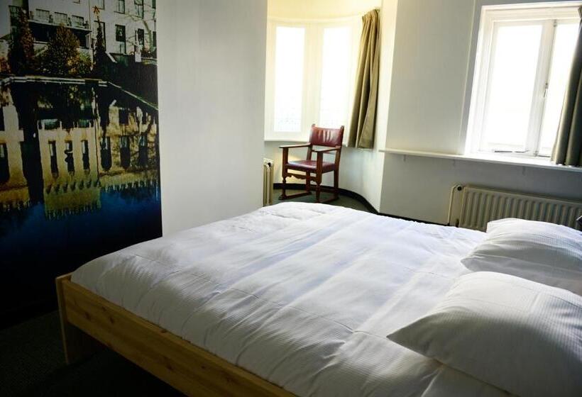 اتاق استاندارد با سرویس بهداشتی مشترک, Hostel Roots