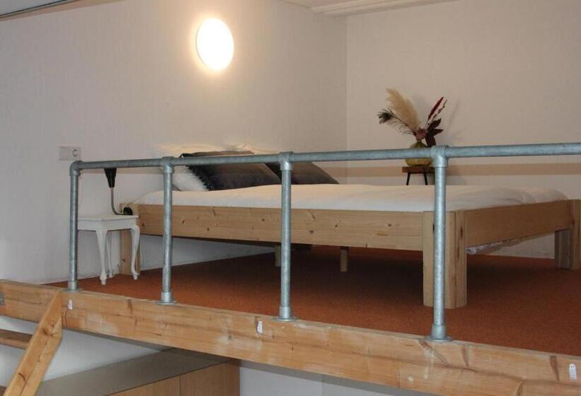 غرفة ديلوكس, Hostel Roots
