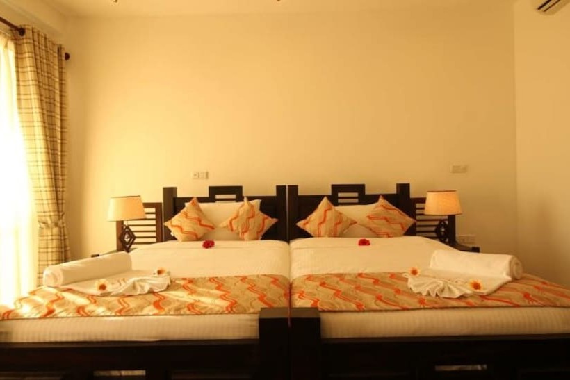 Номер Стандарт, Saffron Hotel & Restaurant