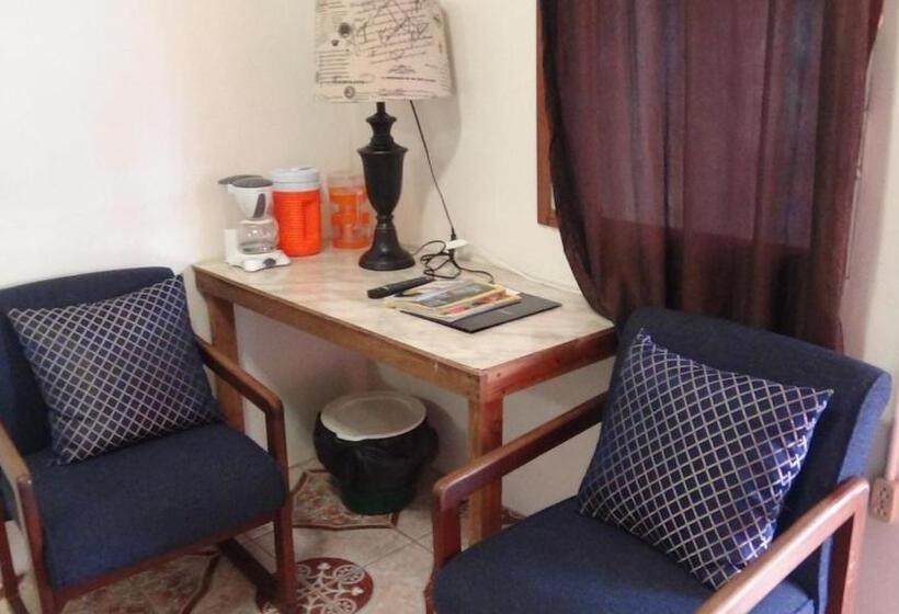 اتاق استاندارد سه نفره, Hacienda Tropical Guest House