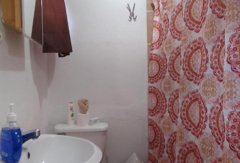 اتاق استاندارد سه نفره, Hacienda Tropical Guest House