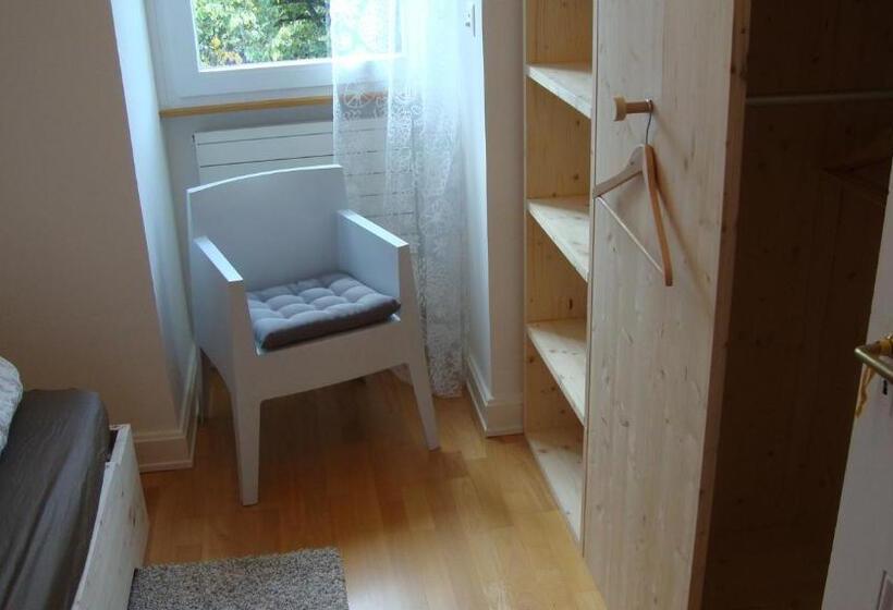 غرفة قياسية فردية حمام مشترك, B&b Laupenring, Basel