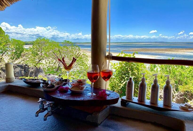 بانگلوی استاندارد با چشم‌انداز دریا, Rock And Sea Resort