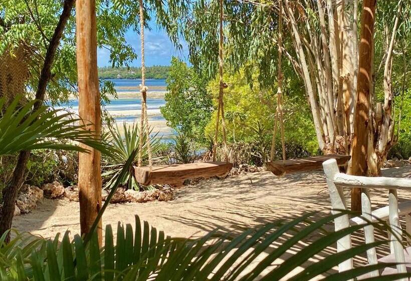 سوئیت با چشم‌انداز, Rock And Sea Resort