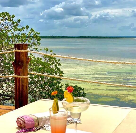 بانگلوی استاندارد با چشم‌انداز دریا, Rock And Sea Resort