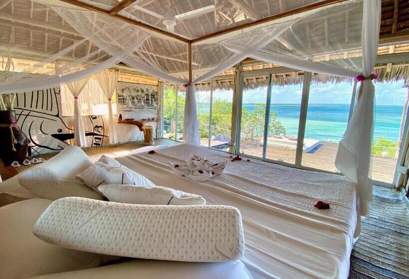 بانگلوی استاندارد با چشم‌انداز دریا, Rock And Sea Resort