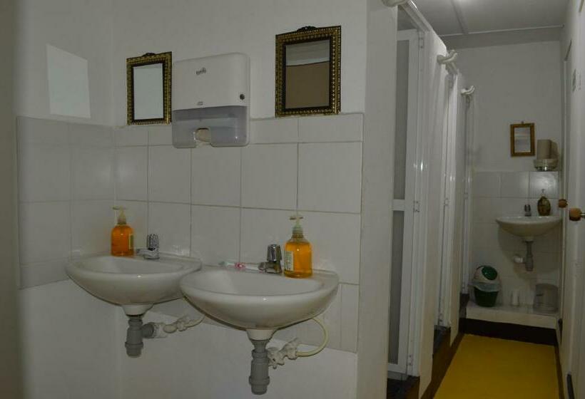 스탠다드 룸 공동 욕실, Nomada Hostel