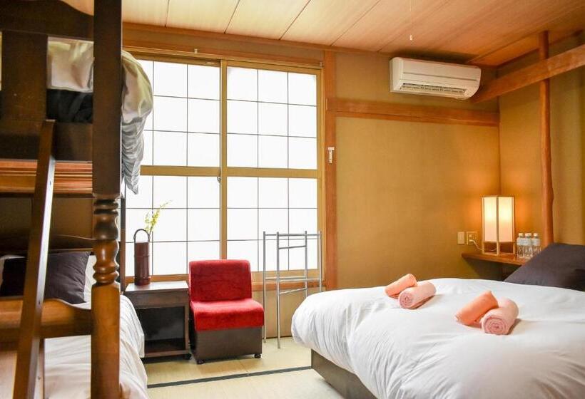 Семейный Номер Совместный Санузел, Asuka Lodge