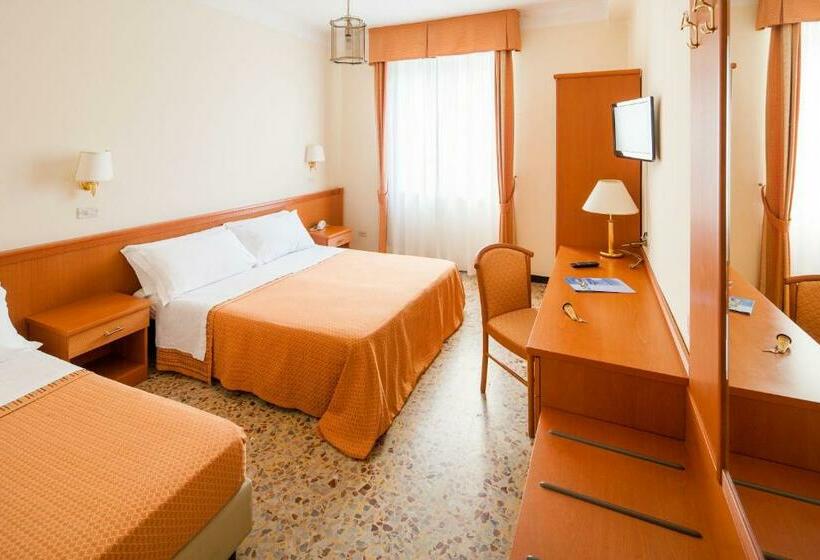 Quarto Triplo Estandar, Curtis Centrale