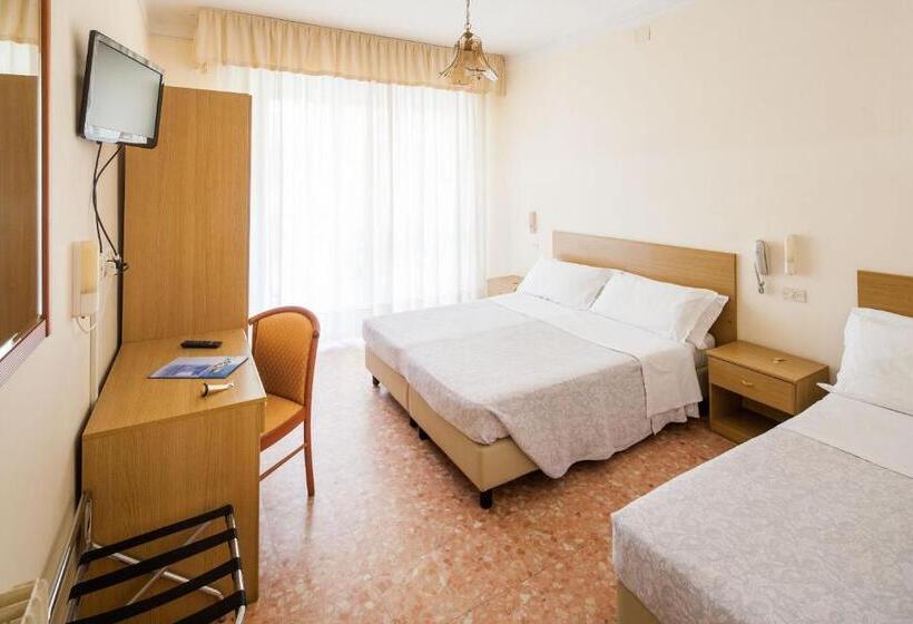 Quarto Triplo Estandar com Sacada, Curtis Centrale