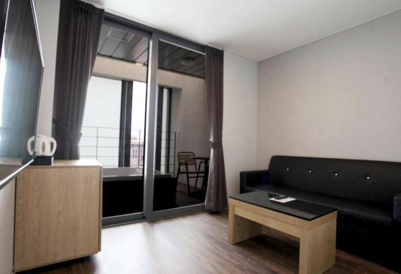 اتاق کلاس بیزنس, Jeju Slim