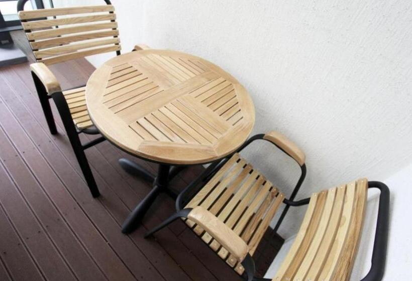 اتاق کلاس بیزنس, Jeju Slim