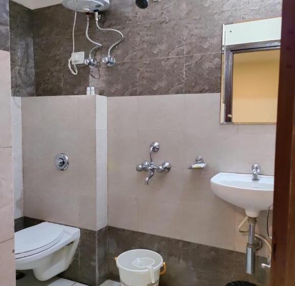 اتاق لوکس, The Avr Hotels & Banquets