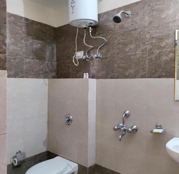 اتاق لوکس, The Avr Hotels & Banquets
