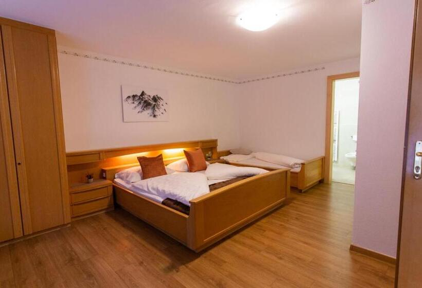Трехместный Номер Стандарт с Балконом, Almhotel Bergerhof