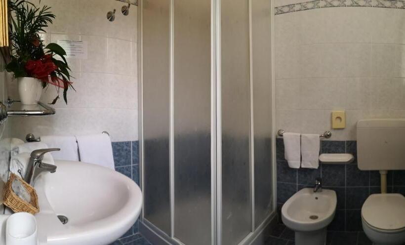 Standardzimmer, Athena B&b