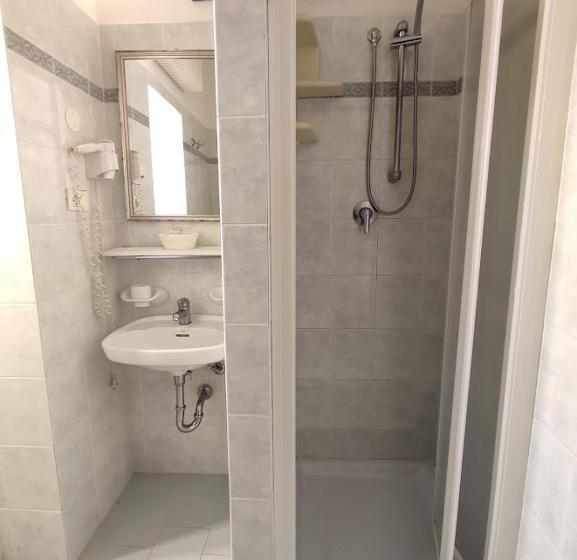 4 Bett Standardzimmer, Athena B&b