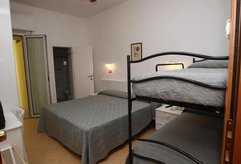 4 Bett Standardzimmer, Athena B&b