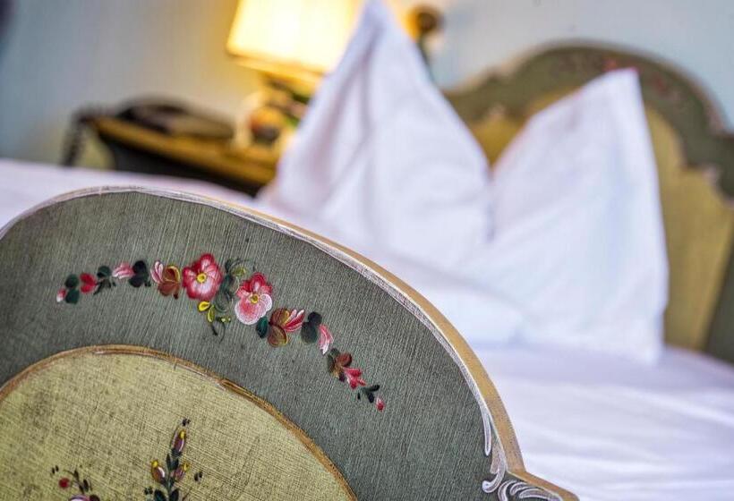 غرفة قياسية ثلاثية, Brunella