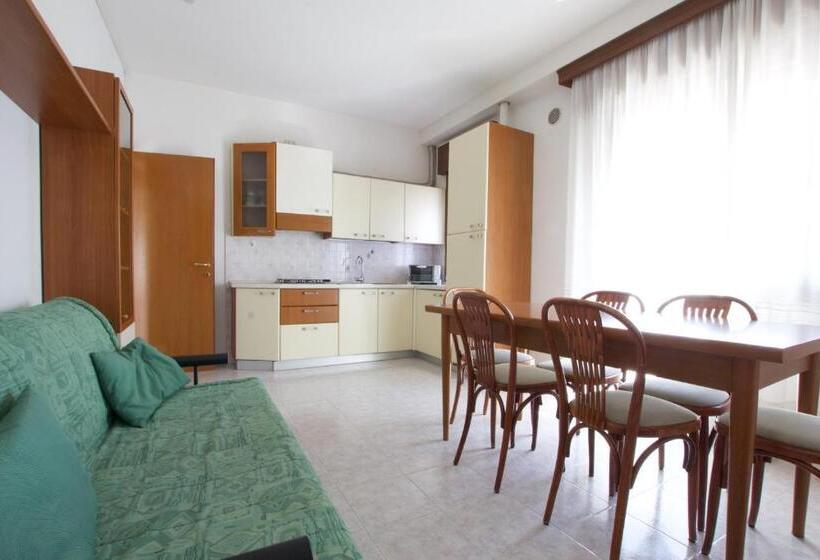 Apartamento 2 Dormitórios, Residence Madrid