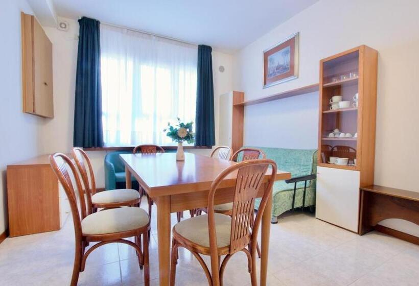 Apartamento 1 Quarto Rés-do-chão, Residence Madrid