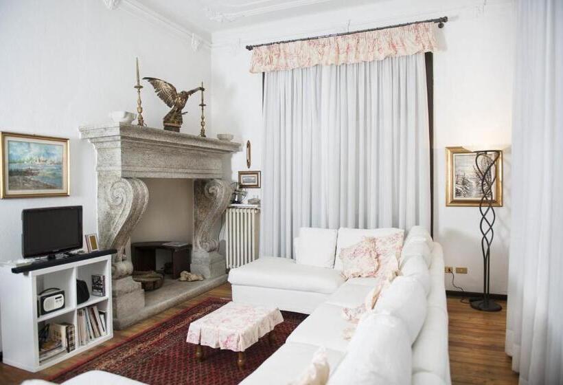 Номер Стандарт Вид на Сад, Villa Pinetina B&b