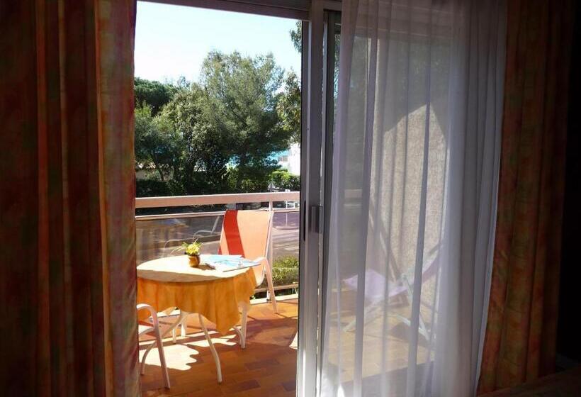 Номер Стандарт с Балконом, Hôtel Les Eucalyptus