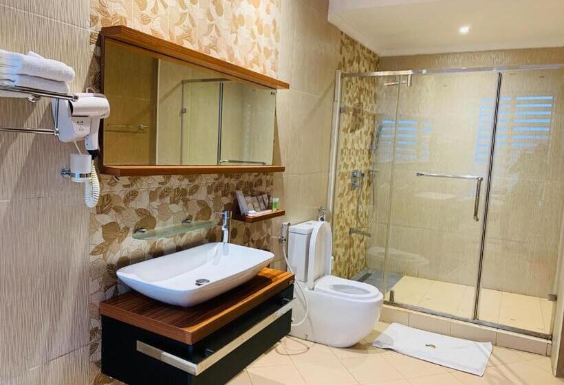 سوییت جونیور, Tanga Beach Resort & Spa