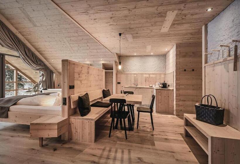 Студия Superior, Tenne Lodges