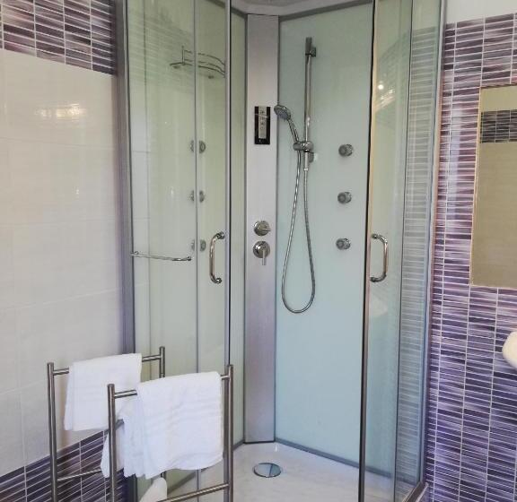 اتاق استاندارد سه نفره, Akron B&b