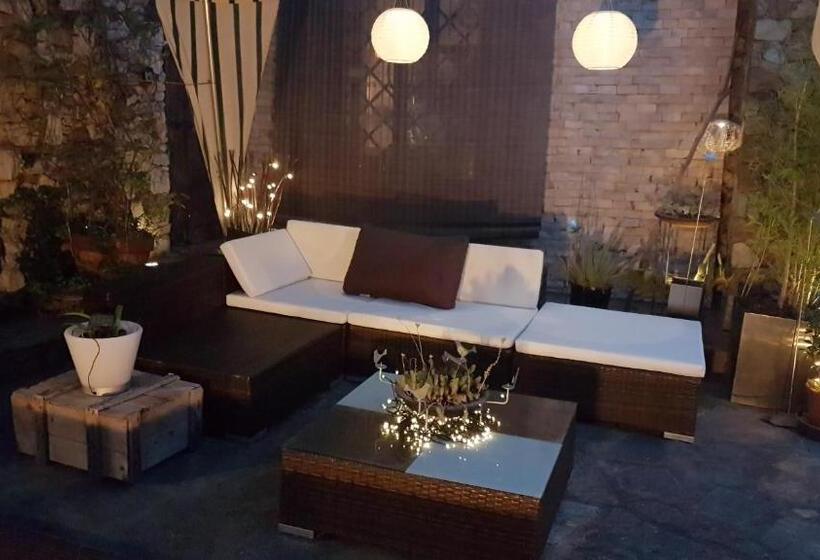 آپارتمان 1 خوابه با چشم‌انداز دریا, Le Terre Del Drago Apartment