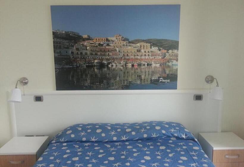 Номер Стандарт Вид на Море, Tirreno Formia