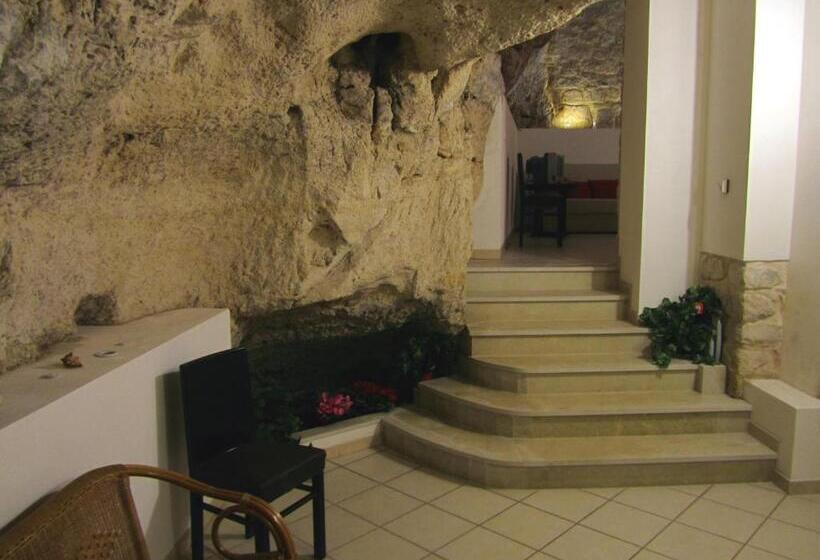 اتاق استاندارد سه نفره, Palazzo Santa Rosalia
