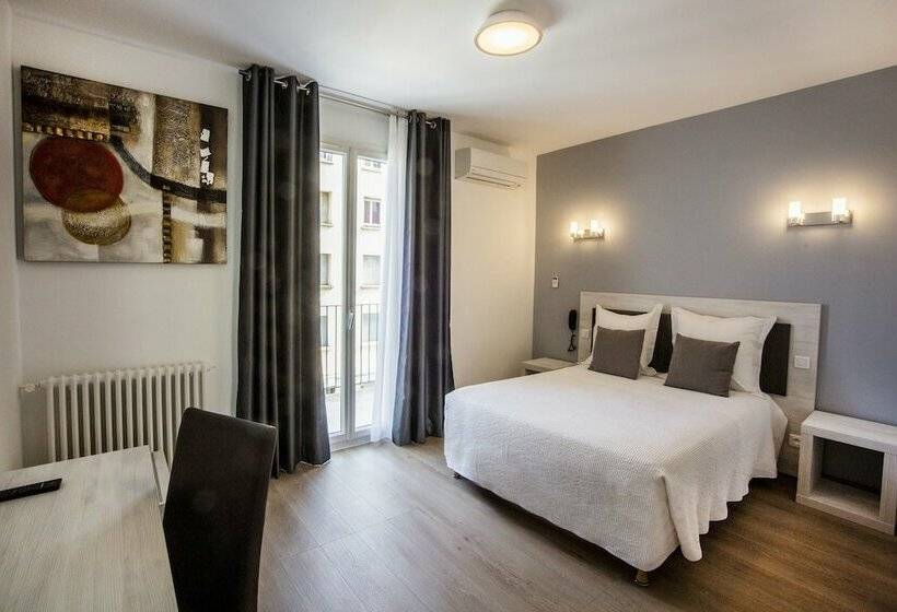 Номер Стандарт, Hôtel Sampiero Corso